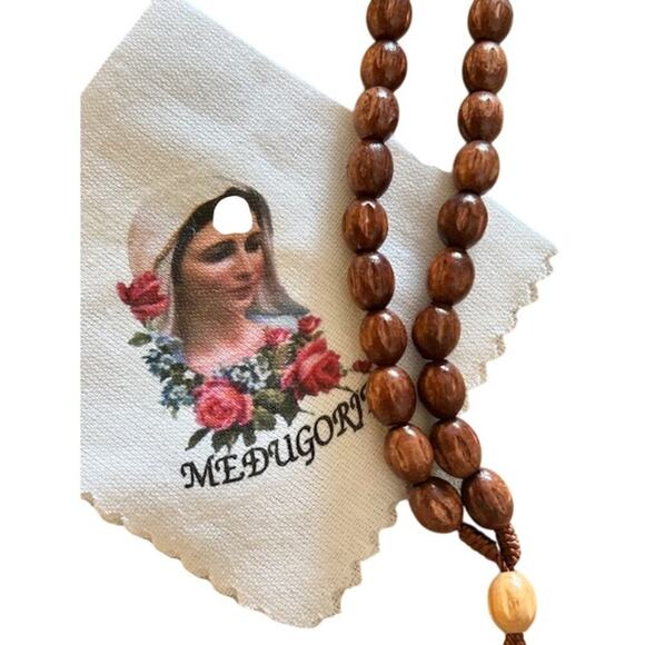 2 Catholic Rosaries Medugorje Wood Beads & White Oval Beads – Vintage Religious - Picture 5 of 5
